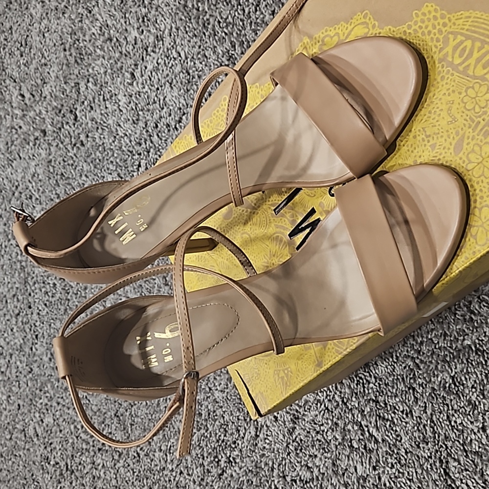 Mix No. 6 Zaydia taupe heels